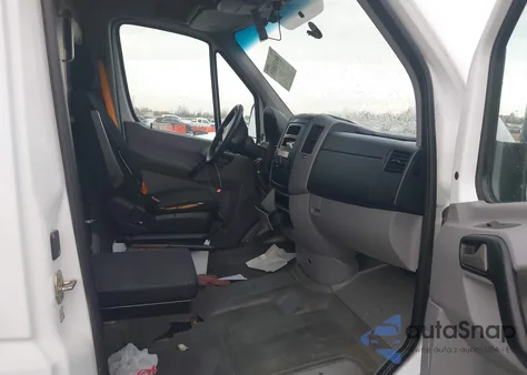 2015 Mercedes-Benz Sprinter 2500 High Roof из США, поврежденный, VIN WD3PE8DB4FP135356